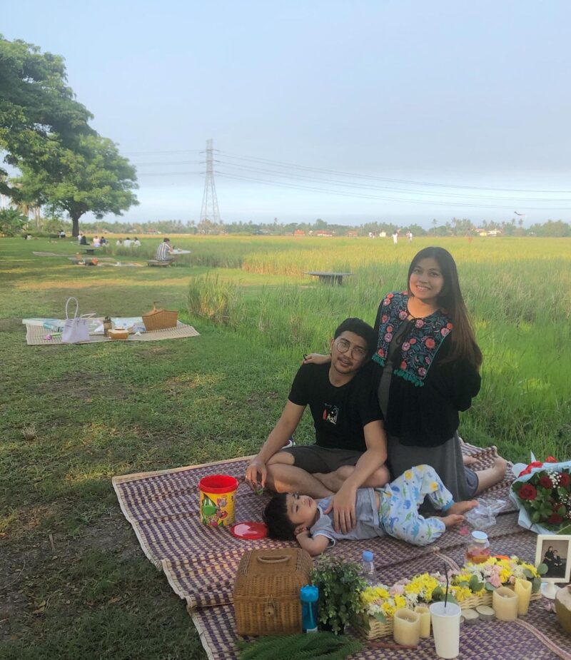 Piknik di Tepi Sawah Padi Padi